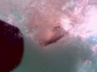 Schwimmen schwimmbad verführerisch teenager schönheit nikita vodorezova
