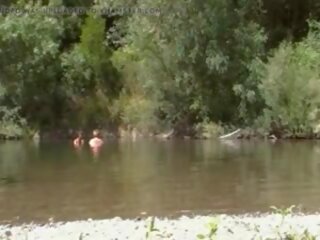 Naturist dojrzała para w the rzeka, darmowe dorosły klips f3