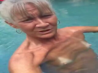 Pervertido abuelita leilani en la piscina, gratis sexo película 69 | xhamster