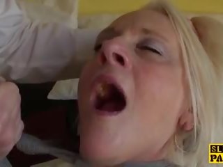 Facefucked brittiläinen mummi sorminen sisään hänen perse: vapaa seksi elokuva 7f
