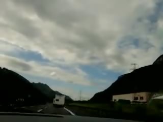 Голям бюст италиански лора мастурбиране на на highway